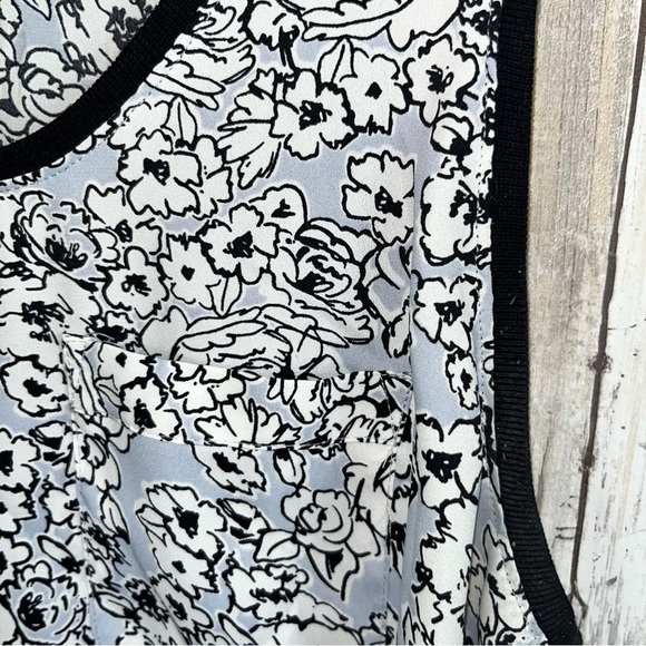 Loft Blue Floral Pocket Sleeveless Blouse - Picture 4 of 5
